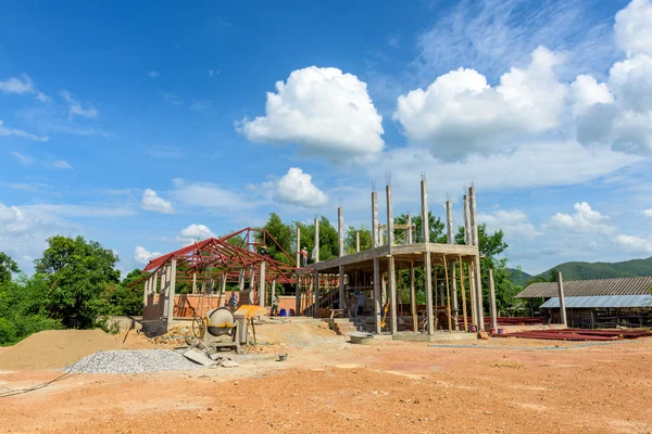 Mano de obra que trabaja en obra para tejado —  Fotos de Stock