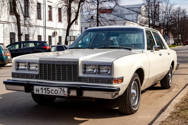 Yaroslavl Región Yaroslavl Rusia Abril 2021 Automóvil Chrysler Plymouth Blanco — Foto de Stock