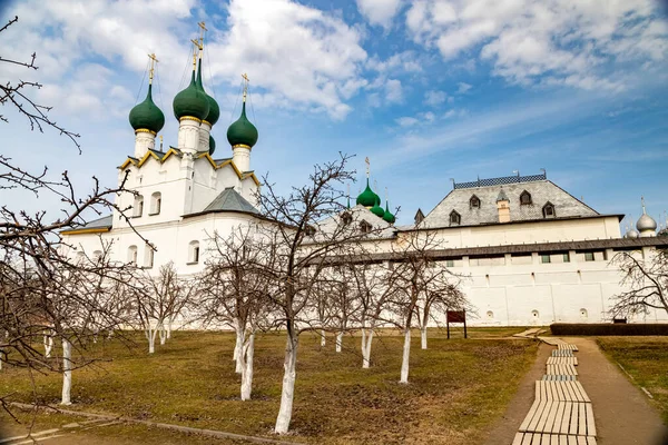 Jardin Métropolitain Dans Kremlin Rostov Par Une Journée Ensoleillée Printemps — Photo