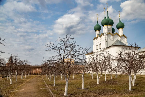 Jardin Métropolitain Dans Kremlin Rostov Par Une Journée Ensoleillée Printemps — Photo