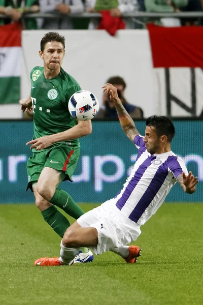 Ungarischen cup finale fußballspiel zwischen ujpest fc und ferencvarosi tc — Stockfoto