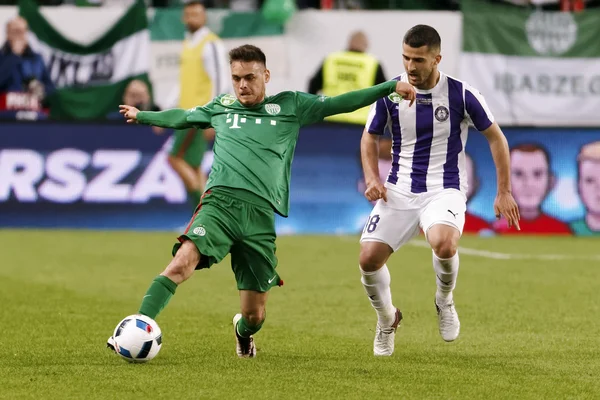 Hungarian Cup Final football match between Ujpest FC and Ferencvarosi TC — Stockfoto