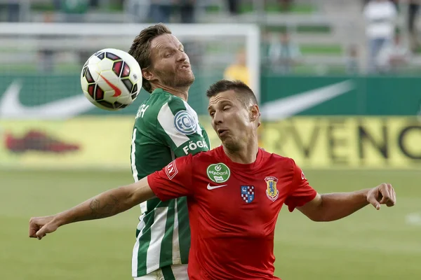 Dunaujvaros otp 銀行リーグ サッカー対フェレンクヴァロスに一致します。 — ストック写真