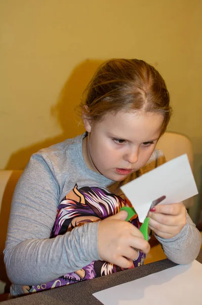 Kinder Bei Einem Meisterkurs Zum Herstellen Von Weihnachtskarten — Stockfoto