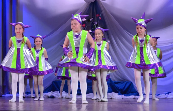 Children Perform Dance Stage Festive Concert — Stock Photo, Image