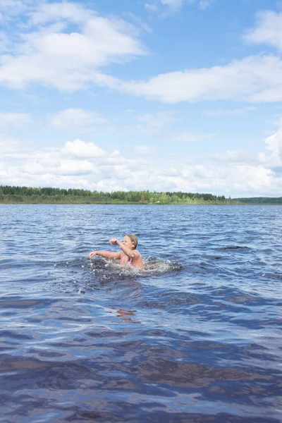 People Frolic Water Hot Sunny Summer Day — Stock Photo, Image