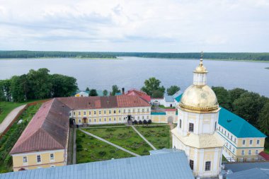 Nil Çölü. Nilo-Stolobenskaya Çölü Manastırı. Tver bölgesi.