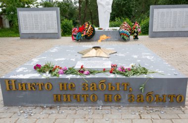 İkinci Dünya Savaşı anıtı. Selizharovo, Tver Bölgesi.