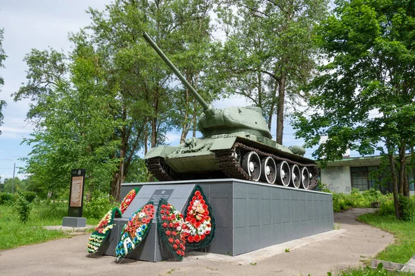 装甲部隊の元帥パベル ロトミストロフを記念して記念碑タンクT Tver地域のSelizharovo — ストック写真