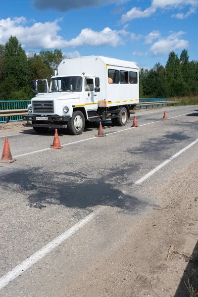 Vehículos Especiales Del Servicio Carretera Están Aparcados Lado Carretera Camino — Foto de Stock