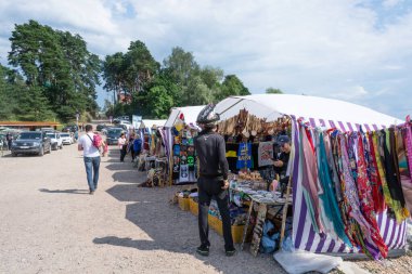 Bir ticaret çadırı. Dükkan. Nil Çölü. Nilo-Stolobenskaya Çölü. Tver bölgesi, Rusya.