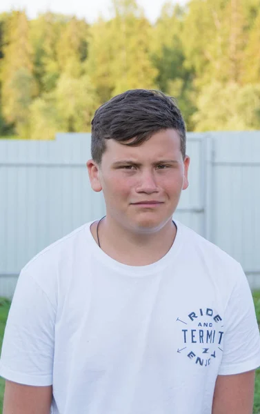 Tonåringen Uttrycker Olika Känslor Ansiktet — Stockfoto