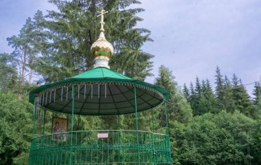 Kutsal anahtar. Okovetsky kutsal baharı. Okovtsy, Selizharovsky bölgesi, Tver bölgesi, Rusya