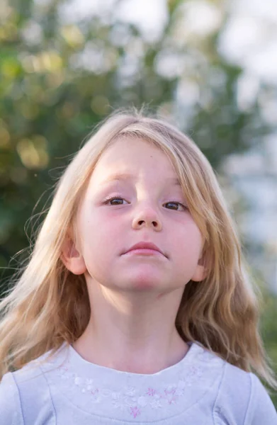 Емоції Маленька Дівчинка Висловлює Різні Емоції Обличчі — стокове фото
