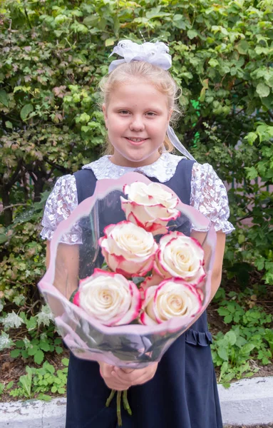 Dia Conhecimento Setembro Uma Menina Bonita Elegante Uma Estudante Escola — Fotografia de Stock