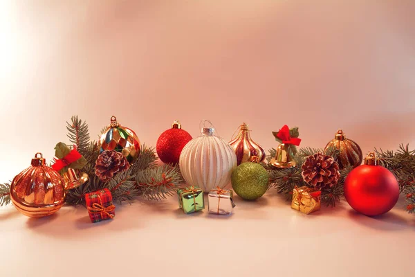 グラマラスなクリスマスシーン構成 クリスマス冬の休暇の背景 前景に焦点を当てる — ストック写真
