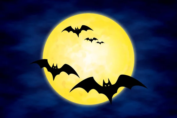 蝙蝠与月亮的背景之间的光晕 — 图库照片