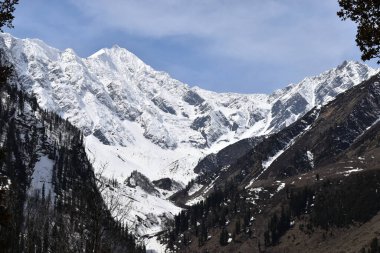 Karlar yüksek dağları kapladı