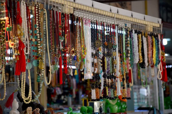 Negozio di souvenirs vendita prodotti e gioielli per il viaggiatore — Foto Stock