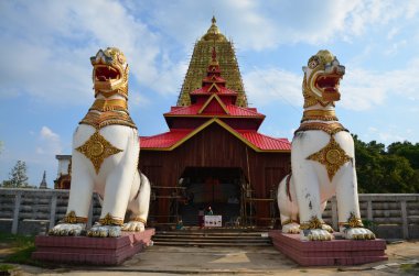 Singha Chedi Buddhakhaya yerde çevre Wat Wang Wiwekaram
