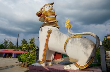 Singha Chedi Buddhakhaya yerde çevre Wat Wang Wiwekaram