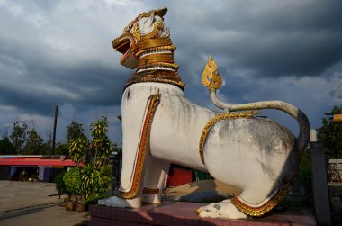 Singha Chedi Buddhakhaya yerde çevre Wat Wang Wiwekaram