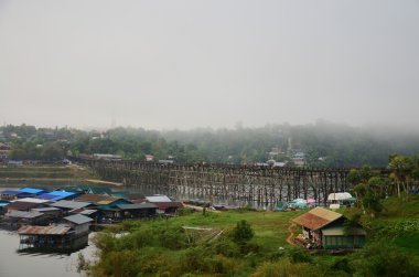 Sal ev Kiralık insanlar için seyahat Saphan Pzt ahşap köprü