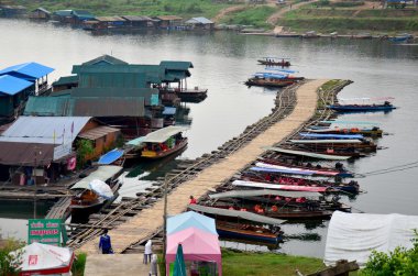 Sal ev Kiralık insanlar için seyahat Saphan Pzt ahşap köprü