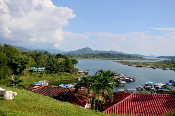 Samprasob nehir ve Sal ev görünümü