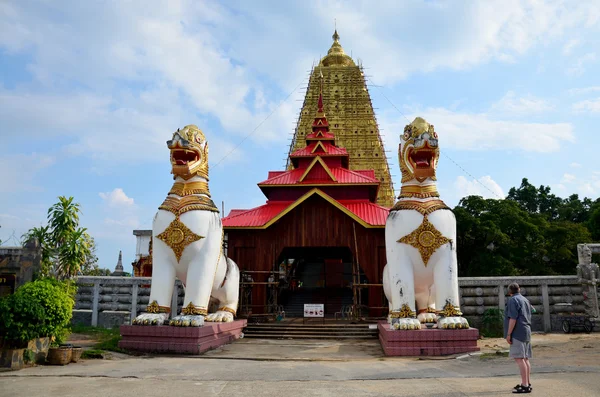 Singha en Chedi Buddhakhaya ubicación cerca de Wat Wang Wiwekaram — Foto de Stock