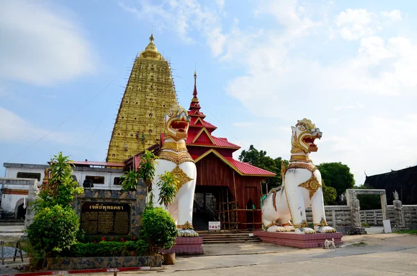W Chedi Buddhakhaya lokalizacja hotelu w pobliżu Wat Wang Wiwekaram Singha — Zdjęcie stockowe