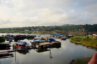 Sal ev Kiralık insanlar için seyahat Saphan Pzt ahşap köprü