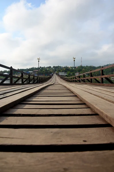 Saphan mon Holzbrücke am Morgen — Stockfoto