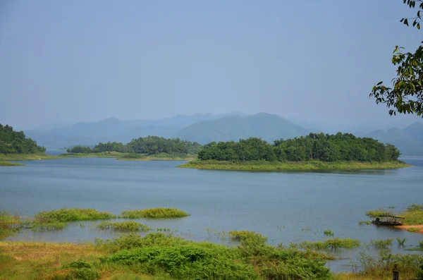 Вид плотины Каенг Крачан — стоковое фото