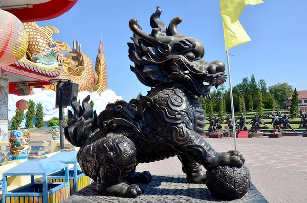 Статуя єдинорога з драконами, що називається Кайлін або Кайлін — стокове фото