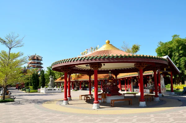 Pabellón chino en el santuario pilar de la ciudad de Suphanburi — Foto de Stock
