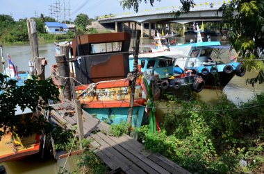 MAVNA ve Tug tekne kargo gemisi durdurma Chao Phraya RI dock