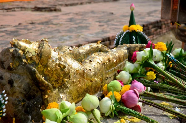 Flor de lótus para rezar Reclinando Buda — Fotografia de Stock