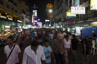 İnsanlar seyahat ve Khaosan Road yürüme bulanık hareket
