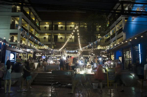 Wazig beweging van mensen reizen en wandelen Khaosan Road — Stockfoto