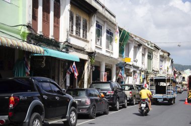 Otobüs ya da yolcu araba çalıştırmak geçmek eski şehir phuket chino Portekizce s