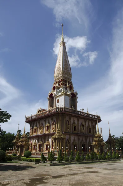 와트 카오 또는 와트 Chaiyathararam 사원 푸 켓, 태국. — 스톡 사진
