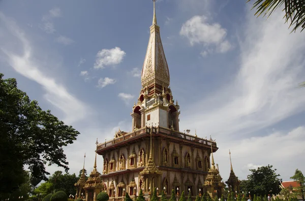 Ват Чалонг или Ват Чайятхарам Храм в Пхукете, Таиланд . — стоковое фото