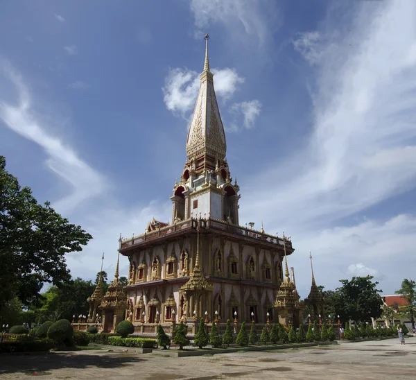 Temple Wat Chalong ou Wat Chaiyathararam à Phuket, Thaïlande . — Photo