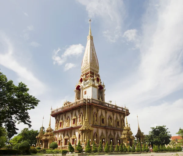 Wat Chalong lub świątyni Wat Chaiyathararam w Phuket, Tajlandia. — Zdjęcie stockowe