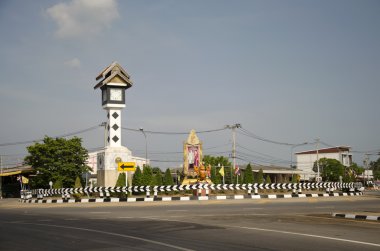 Baan Pho eski Saat Kulesi roundabout olan trafik yol