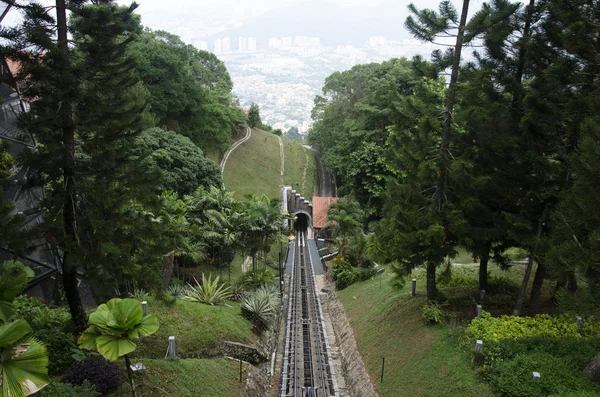 Vlaku nebo tramvaje pro cestující a passender nahoru a dolů Penang — Stock fotografie