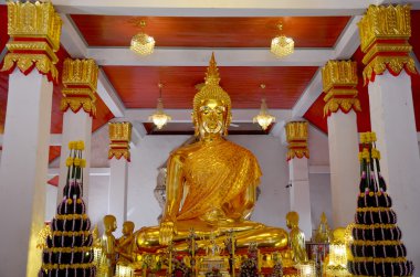 Altın Buda görüntü heykel Phra ki Choeng Chum Tapınağı