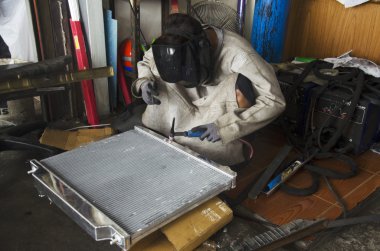 Tay insanlar saptamak için kaynak elektrik kullanımı ve radyatör lehim 