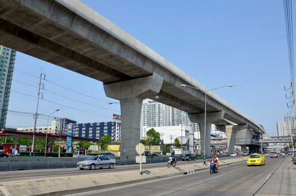 道路とタイの大量高速輸送機関の交通 — ストック写真